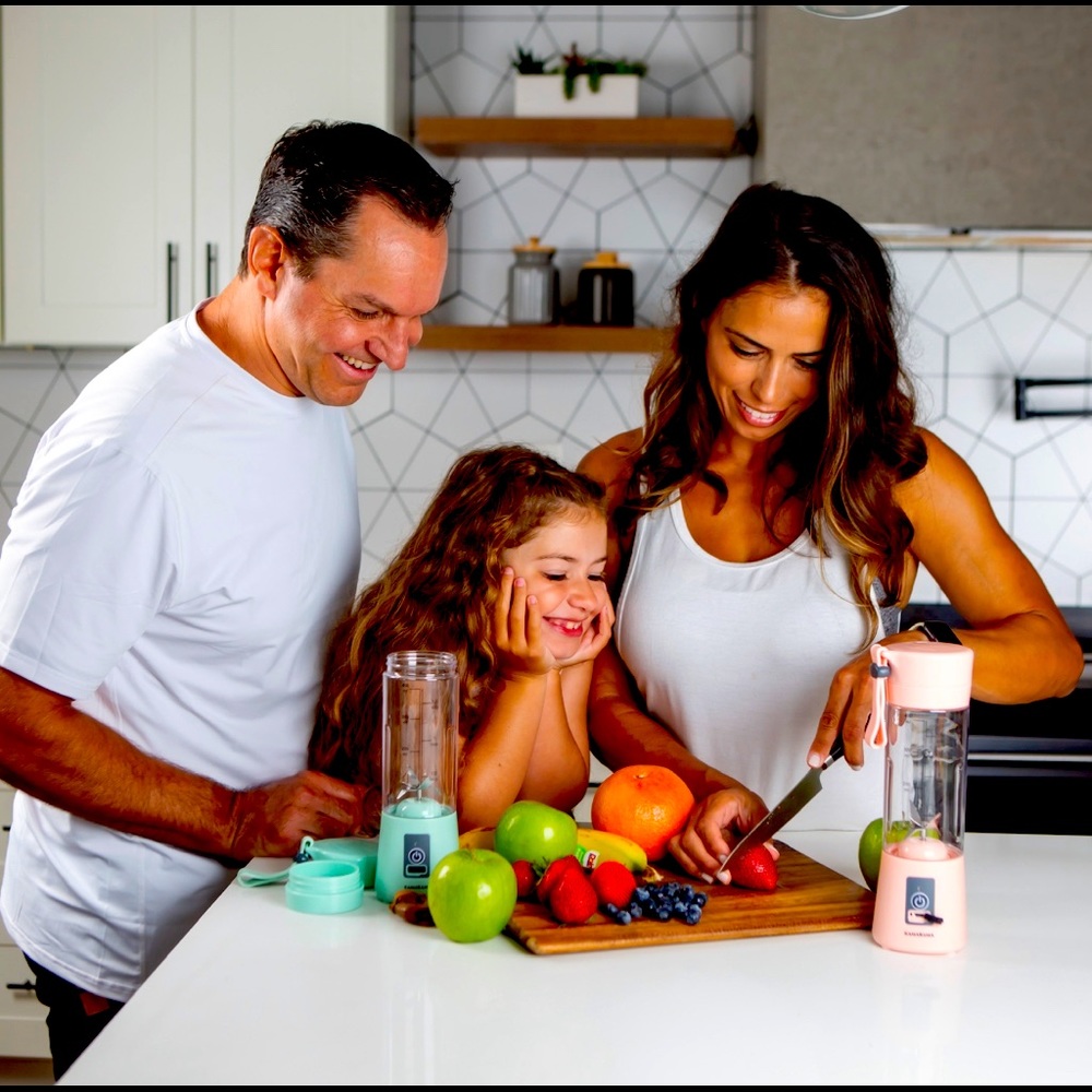 NEW KAMARAMA Portable Rechargeable Juice Shake Smoothie Blender Black - Picture 4 of 15